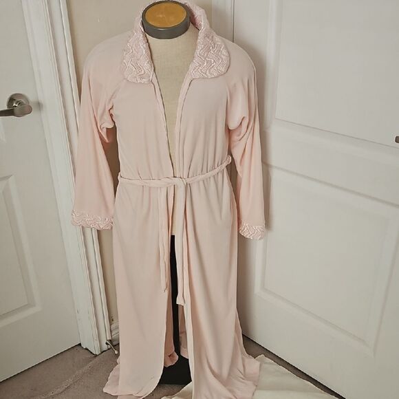 Elegant Pink Women's Robe - Picture 7 of 16